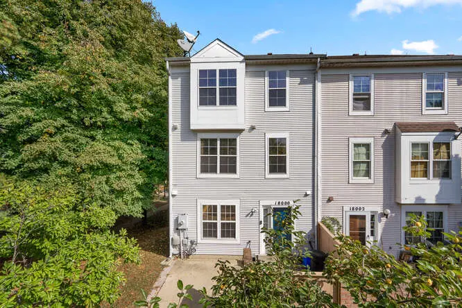 18000 Singing Pine Cir, Montgomery Village, MD 20886