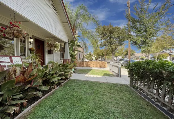 2104 25th St, Sacramento, CA 95818