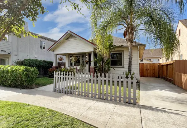 2104 25th St, Sacramento, CA 95818