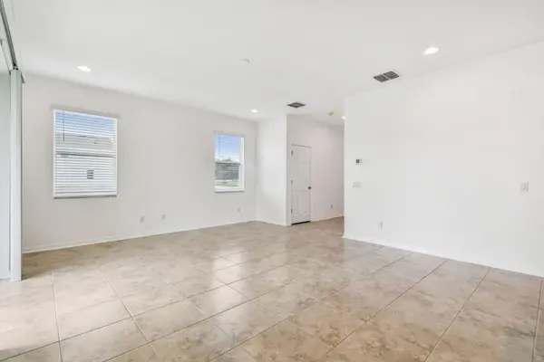 2638 SUNNY PEBBLE DR, Zephyrhills, FL 33540