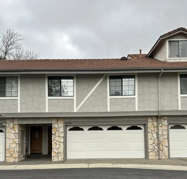 29661 Strawberry Hill Dr, Agoura Hills, CA 91301