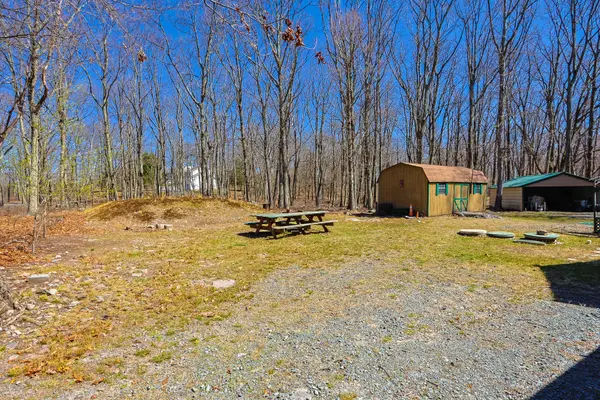 179 Timber Hill Rd, Henryville, PA 18332