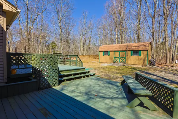 179 Timber Hill Rd, Henryville, PA 18332