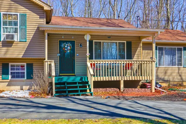 179 Timber Hill Rd, Henryville, PA 18332