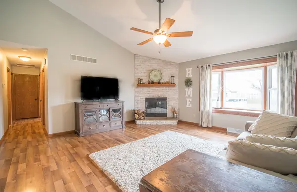981 E Elm Rd, Oak Creek, WI 53154