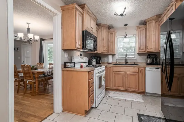 39 Forest Dr, Jeffersonville, IN 47130