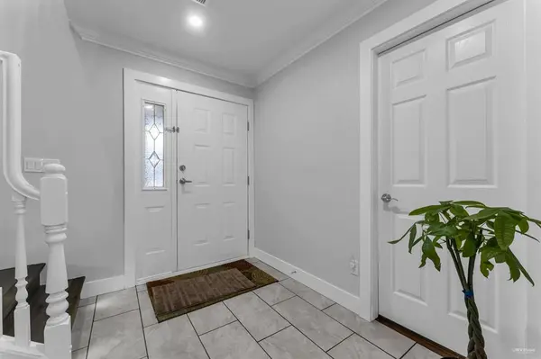 9552 159A St, Surrey, BC V4N 2L9