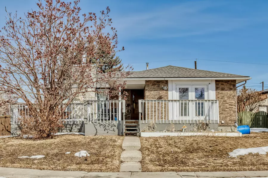 416 Forest Way SE, Calgary, AB T2A 5E8