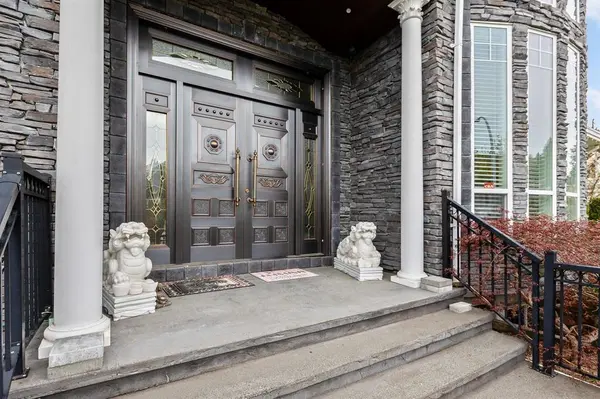16452 93A Ave, Surrey, BC V4N 5S3