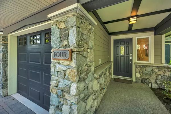 Esquimalt, BC V9A 7R1,1115 Craigflower Rd #4