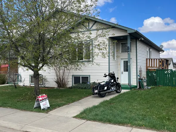 8 Westlake Gln, Strathmore, AB T1P 1W8