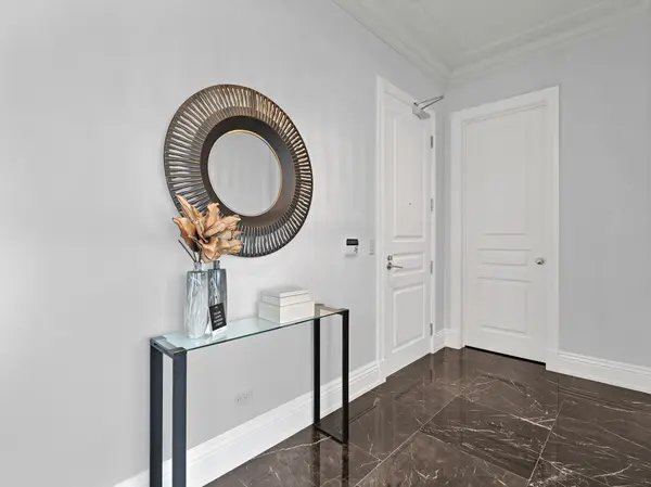 183 Wellington St W #3803, Toronto, ON M5V 0A1