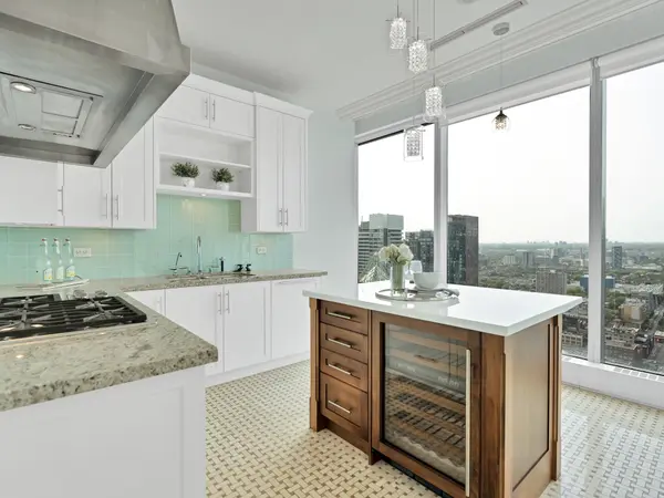 183 Wellington St W #3803, Toronto, ON M5V 0A1