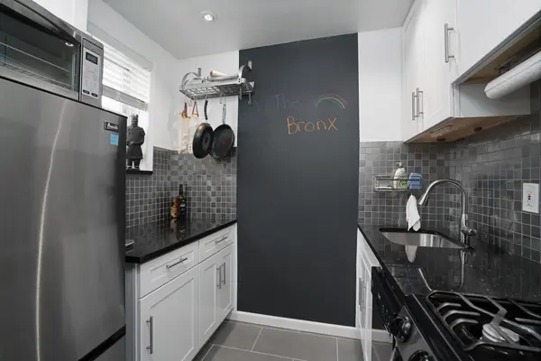 315 W 232nd St #1D, Bronx, NY 10463