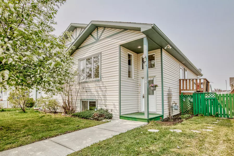 8 Westlake Gln, Strathmore, AB T1P 1W8