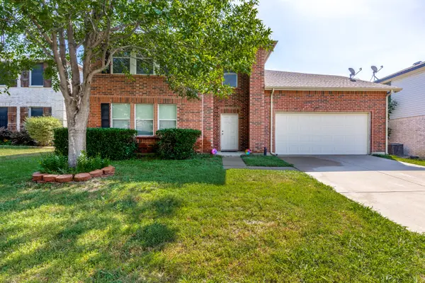 1212 Scarlet Sage Pkwy, Burleson, TX 76028
