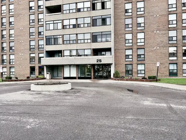 25 Kensington Rd #809, Brampton, ON L6T 3W8