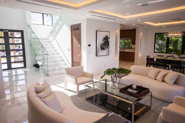 1311 Stillwater Dr Miami Beach, FL 33141