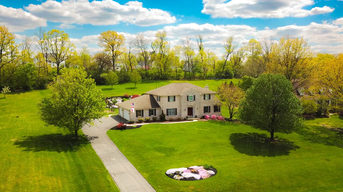 2240 Meadow Brook Dr, Schnecksville, PA 18078