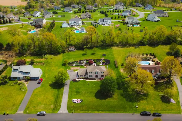 2240 Meadow Brook Dr, Schnecksville, PA 18078