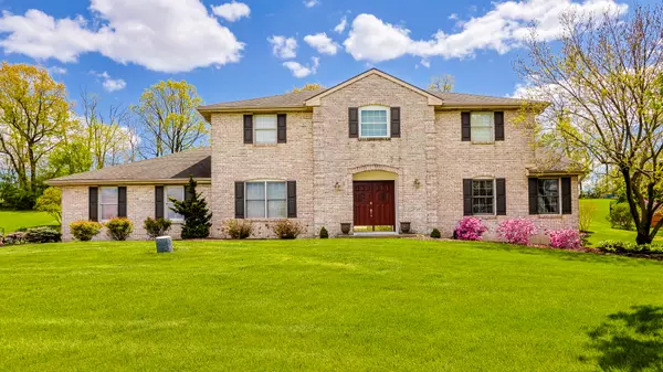 2240 Meadow Brook Dr Schnecksville, PA 18078