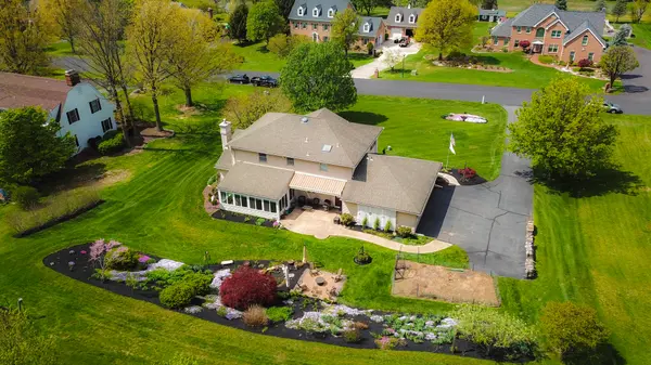 2240 Meadow Brook Dr, Schnecksville, PA 18078