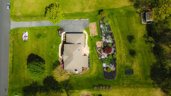 2240 Meadow Brook Dr Schnecksville, PA 18078