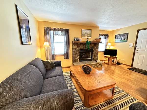 1403 N Oakhill Dr #H-2, South Bend, IN 46637