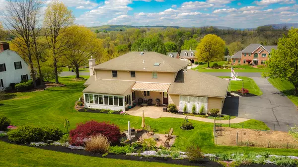 2240 Meadow Brook Dr Schnecksville, PA 18078