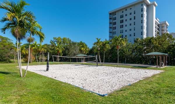 3600 Oaks Clubhouse Dr #303, Pompano Beach, FL 33069