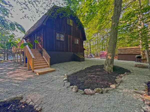 1762 Rolling Hills Dr, Tobyhanna, PA 18466