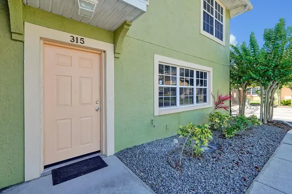 315 Theophilo Mansur Ct, Kissimmee, FL 34743