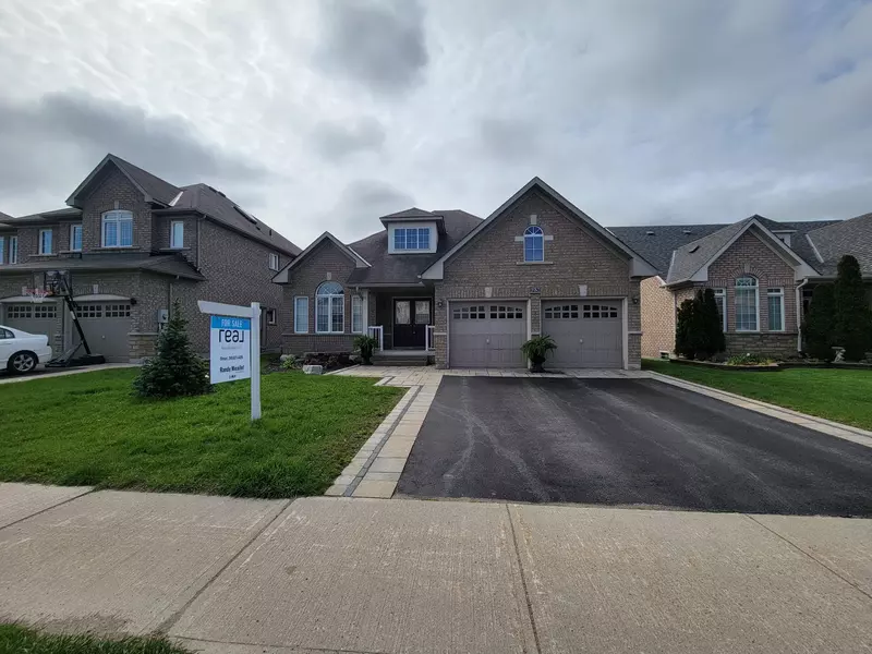 23 Commonwealth Rd, Barrie, ON L4M 0E1