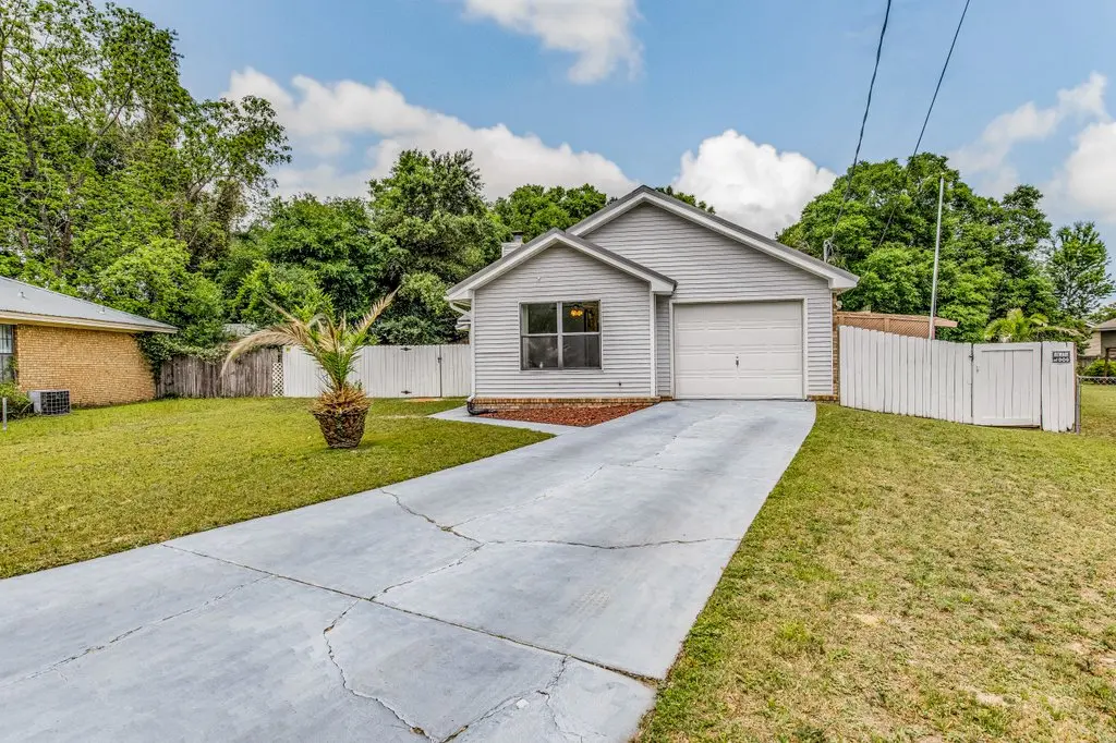 105 Jamie Ct, Crestview, FL 32539
