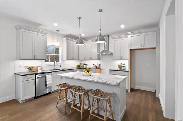 547 E Jackson Rd, Webster Groves, MO 63119