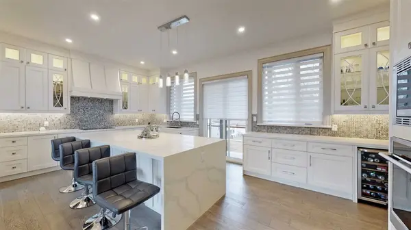63 Carswell Ave Oshawa, ON L1G 0E7