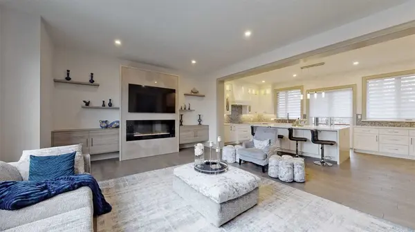 63 Carswell Ave Oshawa, ON L1G 0E7