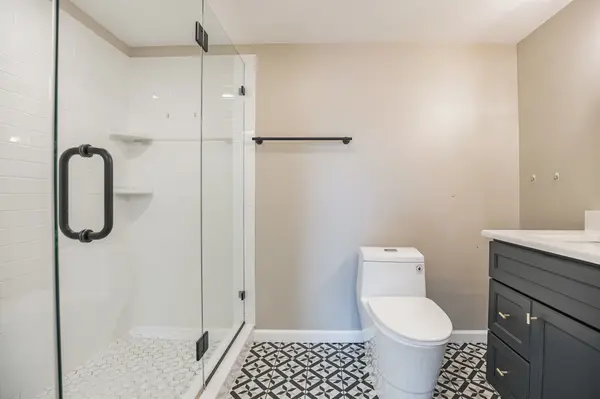 53 Pinewood Ln, Sicklerville, NJ 08081