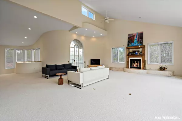 3327 Illiamna Ave Anchorage, AK 99517