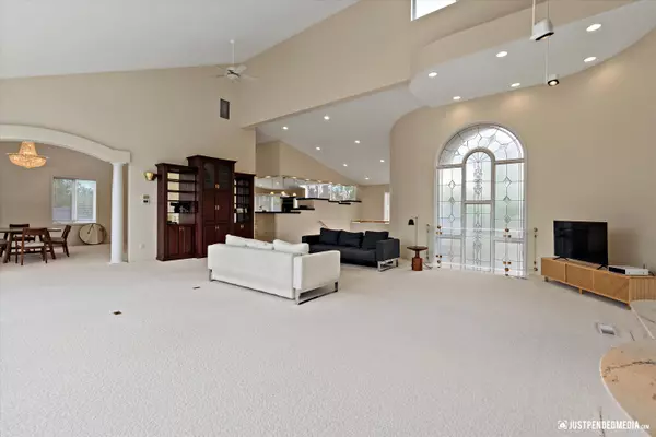 3327 Illiamna Ave Anchorage, AK 99517