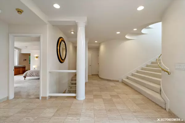 3327 Illiamna Ave Anchorage, AK 99517