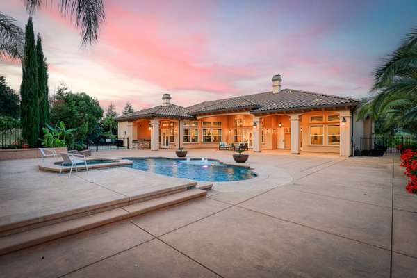 2950 Taylor Rd, Loomis, CA 95650