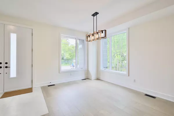 Ottawa, ON K1K 1R3,62 Columbus Ave