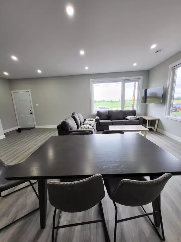 Ottawa, ON K2C 0A5,942 Baseline Rd