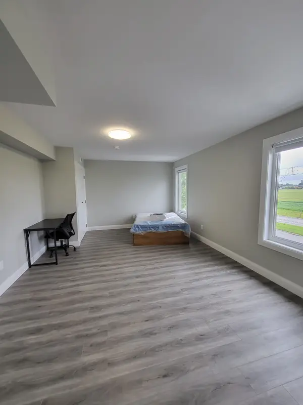 942 Baseline Rd, Ottawa, ON K2C 0A5