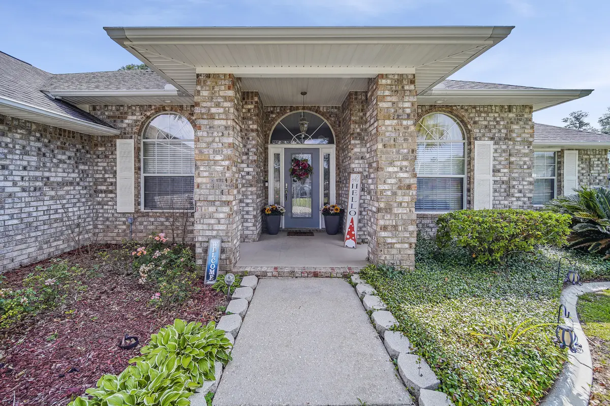 1013 Brandermill Dr, Cantonment, FL 32533