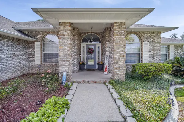 1013 Brandermill Dr, Cantonment, FL 32533