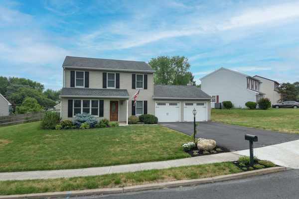 425 Sawyer Dr, Harleysville, PA 19438