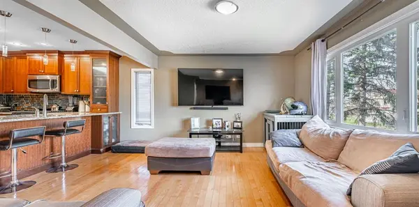 4020 3 St NW, Calgary, AB T2K 0Z8
