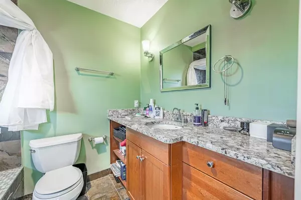 4020 3 St NW Calgary, AB T2K 0Z8